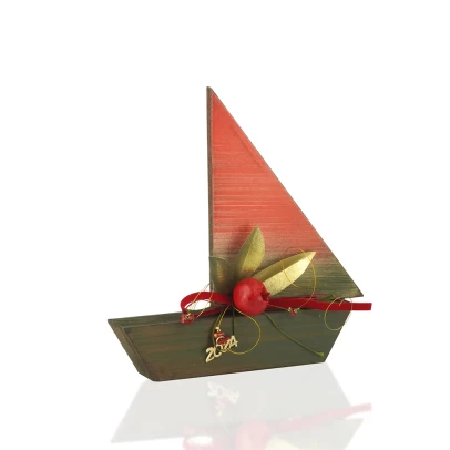 Βάρκα με Πανί, γούρι του 24, ξύλο με κεραμικό ρόδι σε μεσαίο μέγεθος
